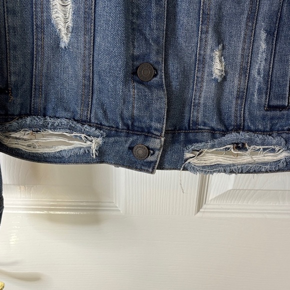 Refuge Women's Distressed Blue Jean Jacket Size Medium - Picture 6 of 16